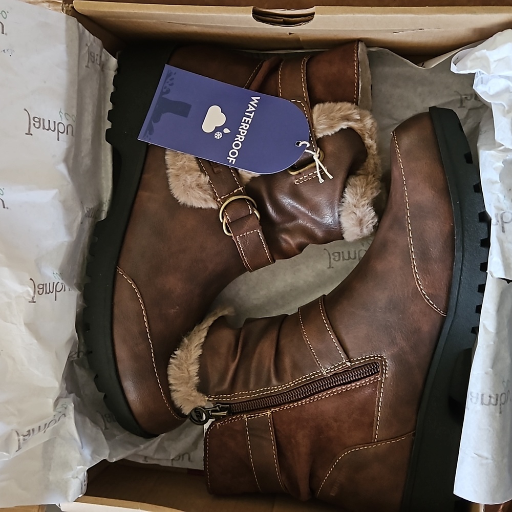 Jambu boots